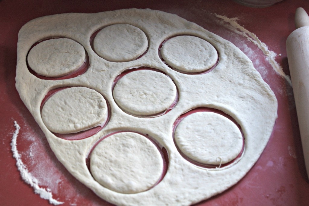 homemade pizza dough, bread machine pizza dough, easy kid snacks, pizza pockets recipe, how to make pizza pockets 